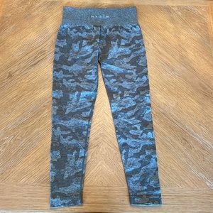 NVGTN Camo Seamless Leggings Medium Khaki Green